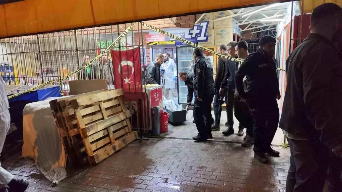 Manavgat'ta Market Tartışması Kanlı Bitti: 19 Yaşındaki Genç İş Yeri Sahibinin Oğlu Tarafından Vuruldu