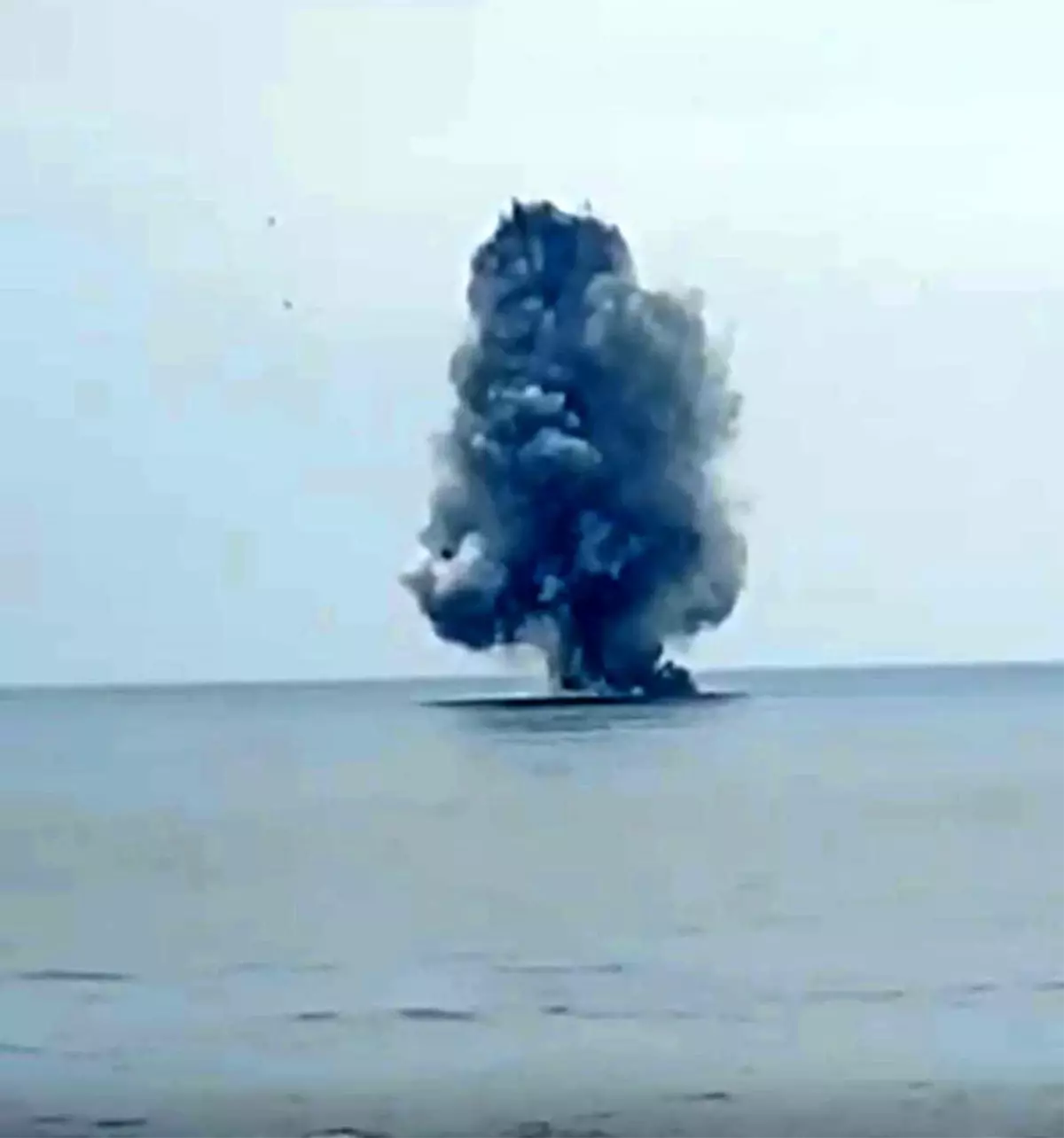 Ünye Kıyısında Mühimmat Yüklü Deniz Aracı Kontrollü Şekilde İmha Edildi