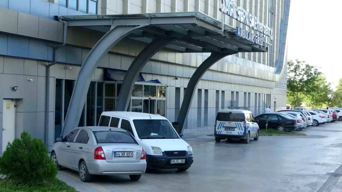 Malatya Battalgazi'de Araç Çarpışması: 2 Yaralı Hastaneye Kaldırıldı