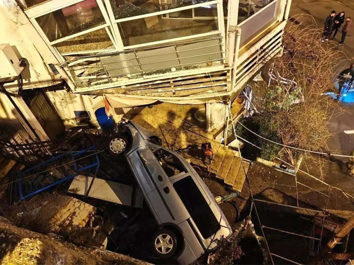 Silivri Selimpaşa Limanı'nda Hafif Ticari Araç 5 Metreden Düşerek 2 Yaralı Oluşturdu