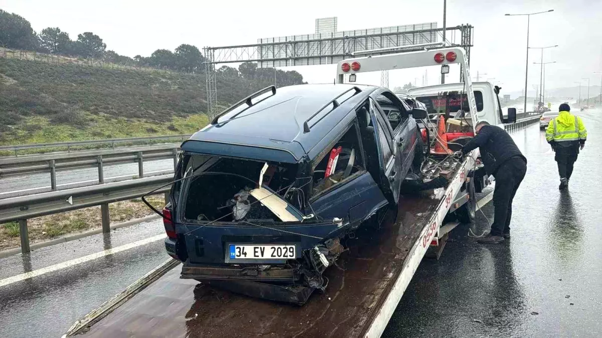 Sultangazi Cebeci Tüneli'nde Ard Arda İki Trafik Kazası: 9 Kişi Yaralandı