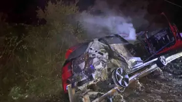 Yanmış araç ve bariyer