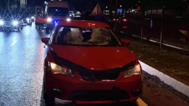 Kaza yerinde polis ve ambulans ekipleri