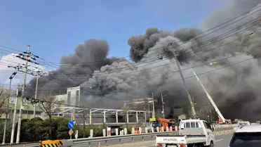 Patlamanın etkilediği üretim hattı ve yangın sonrası durum