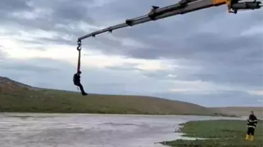 Şanlıurfa Ceylanpınar’da Traktör Sulara Kapıldı, Vinçle Kahramanca Kurtarıldı