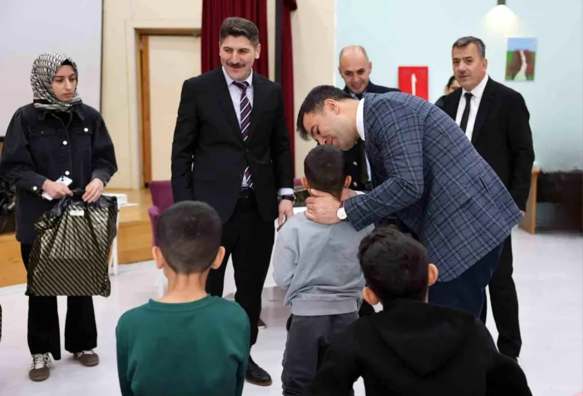 Erzincan’da Bayram Coşkusu: Vali Yardımcısı Aydın Çocuk Evleri’ni Ziyaret Etti