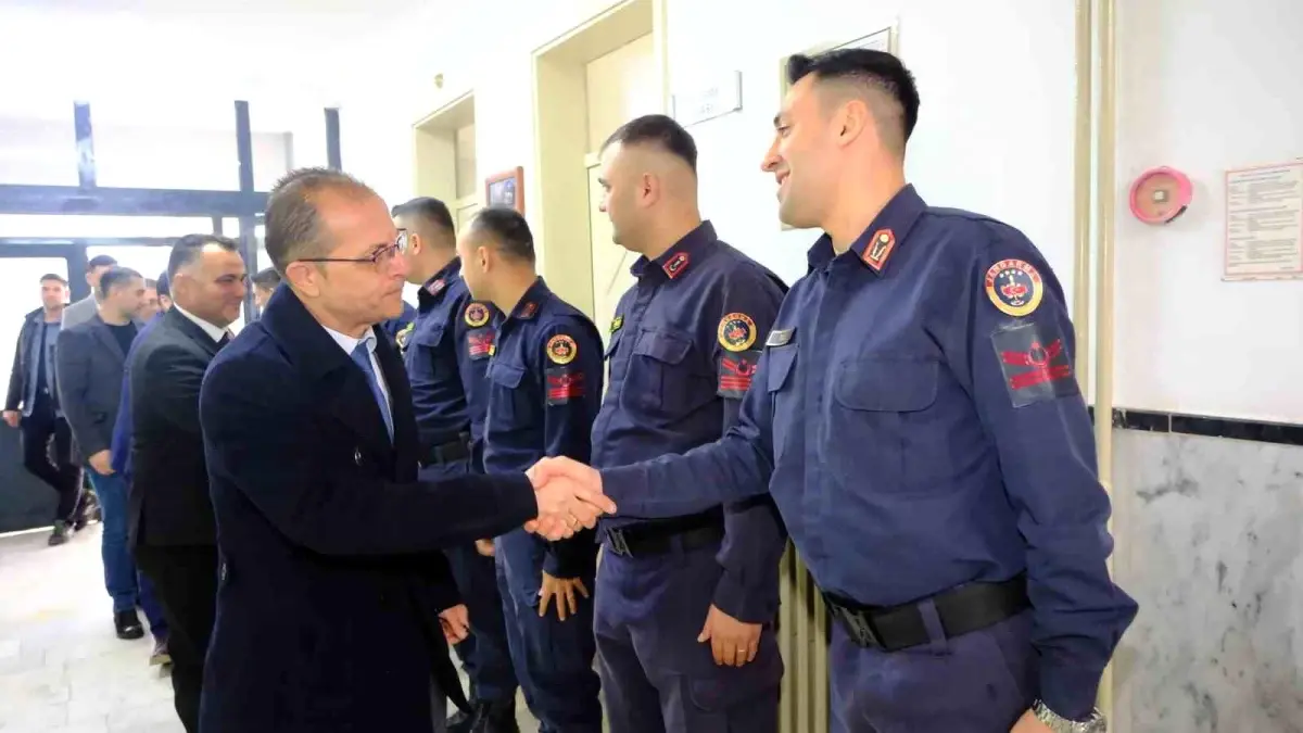 Kuyucak’ta Bayram Kutlaması: Belediye Başkanı Güvenlik Güçlerine Ziyaret Etti