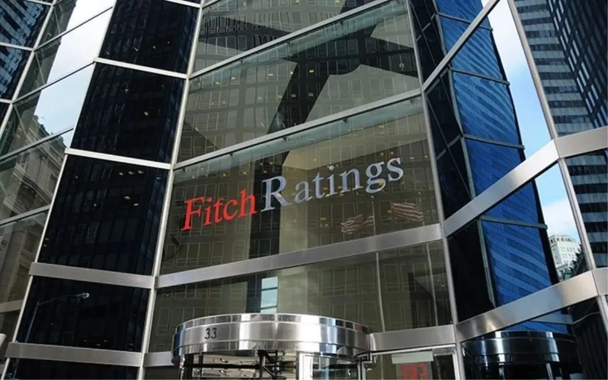 Fitch, Hürmüz Boğazı Kapalı Kalırsa Brent’in 120 Dolar Seviyesine Çıkabileceğini Uyardı