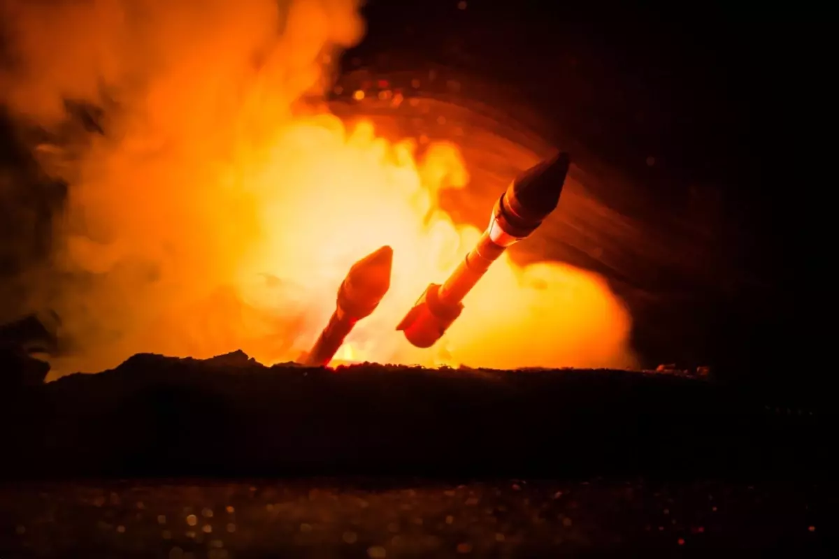 İran’ın 4.000 km’lik Uzun Menzilli Füzesi Diego Garcia’yı Hedef Aldı