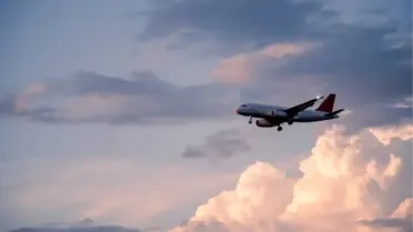 Uçak pistten çıktıktan sonra havada