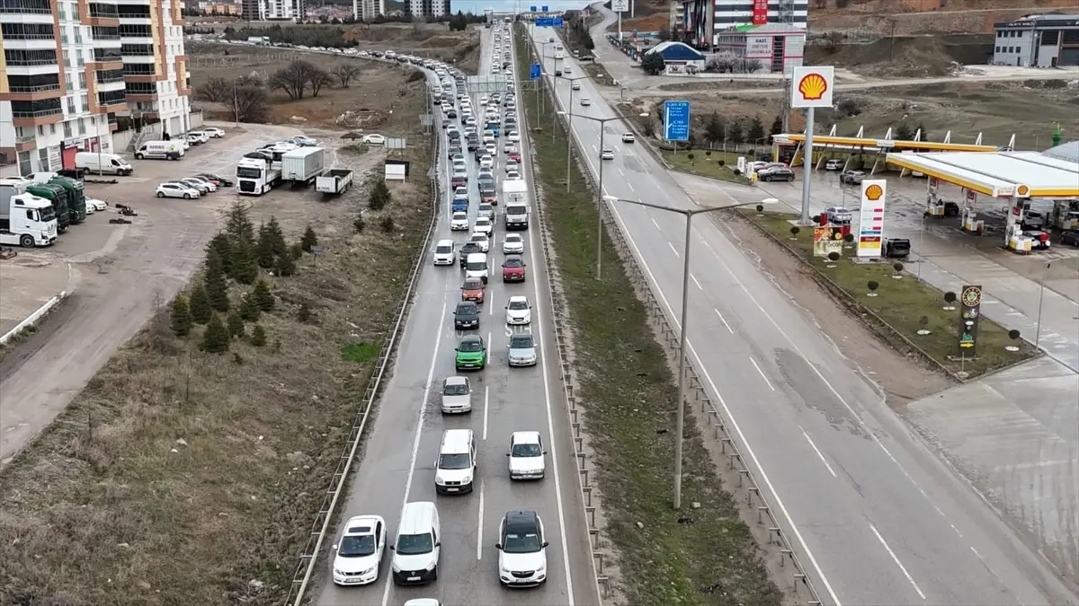 Kırıkkale’de Bayram Dönüşü Trafik Yoğunluğuna Karşı Polis Önlemleri Artıyor