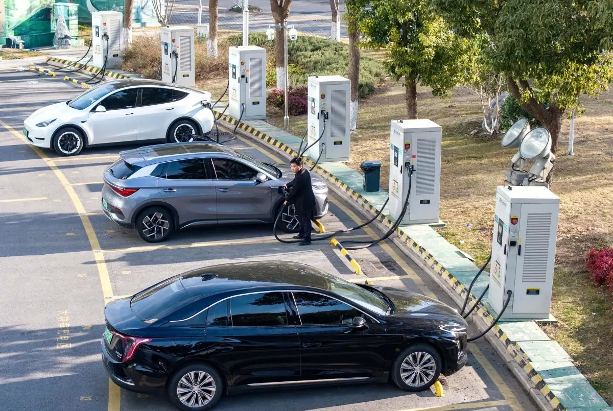 Çin'in 2026 Elektrikli Araç Şarj Ağı 21 Milyonu Aşacak