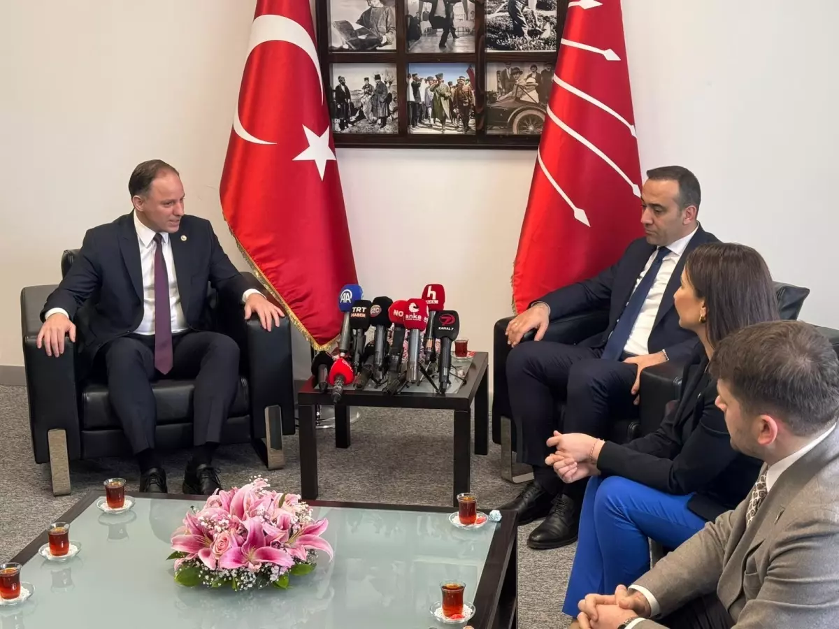 Parti Temsilcileri AK Parti'yi Ziyaret Ederek Ekonomik Dayanışma Mesajı Verdi