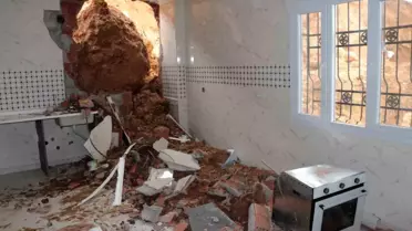 Heyelan sonrası dev kayalar