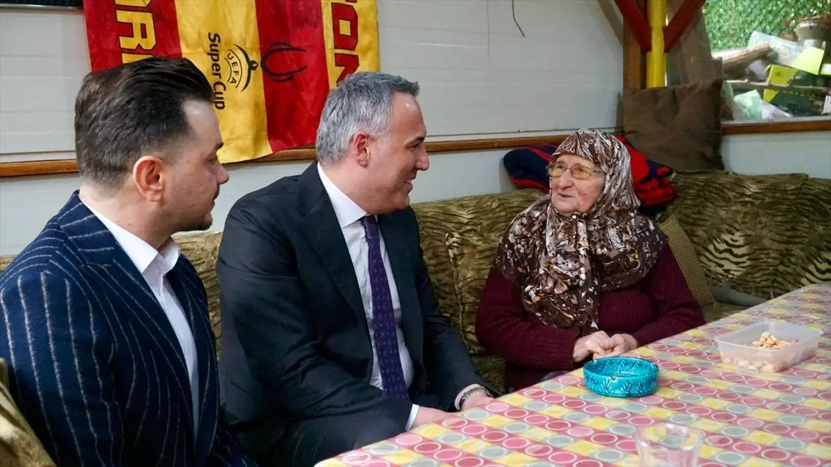 Sakarya’da Bayram Coşkusu: AK Parti Şehit Ailelerini Ziyaret Etti