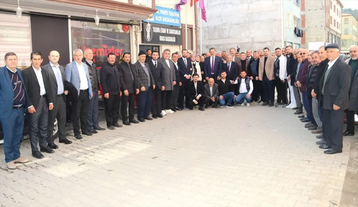 Taşova’da Ramazan Bayramı Kutlamaları: AK Parti İlçe Başkanlığı’nın Bayramlaşma Programı