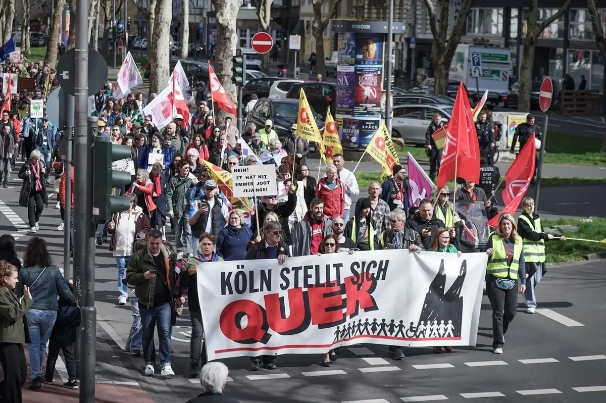 Köln'de Irkçılığa Karşı Birlikte Yürüyüş