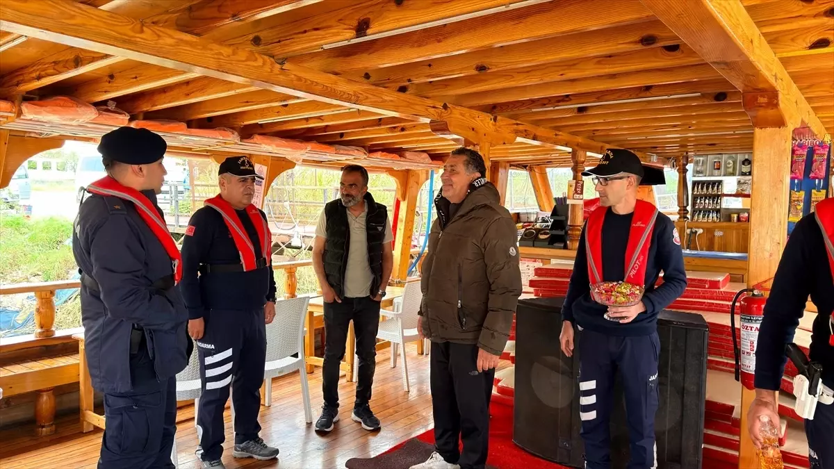 Manavgat’ta Bayram Coşkusu: Jandarma Denizlerde Denetim Yaptı