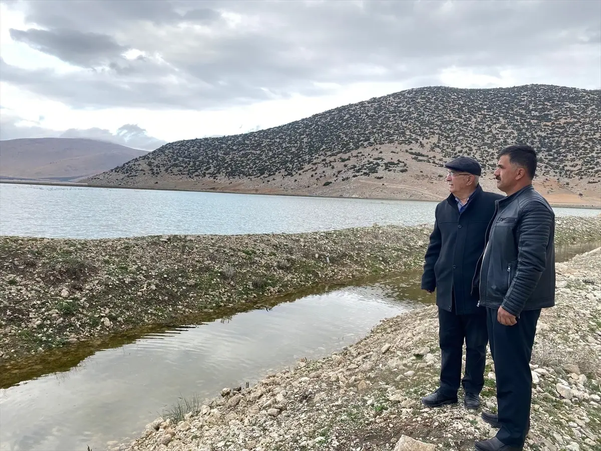 Antalya’nın Elmalı İlçesinde Şiddetli Yağış Tarım Alanlarını Sular Altına Çekti
