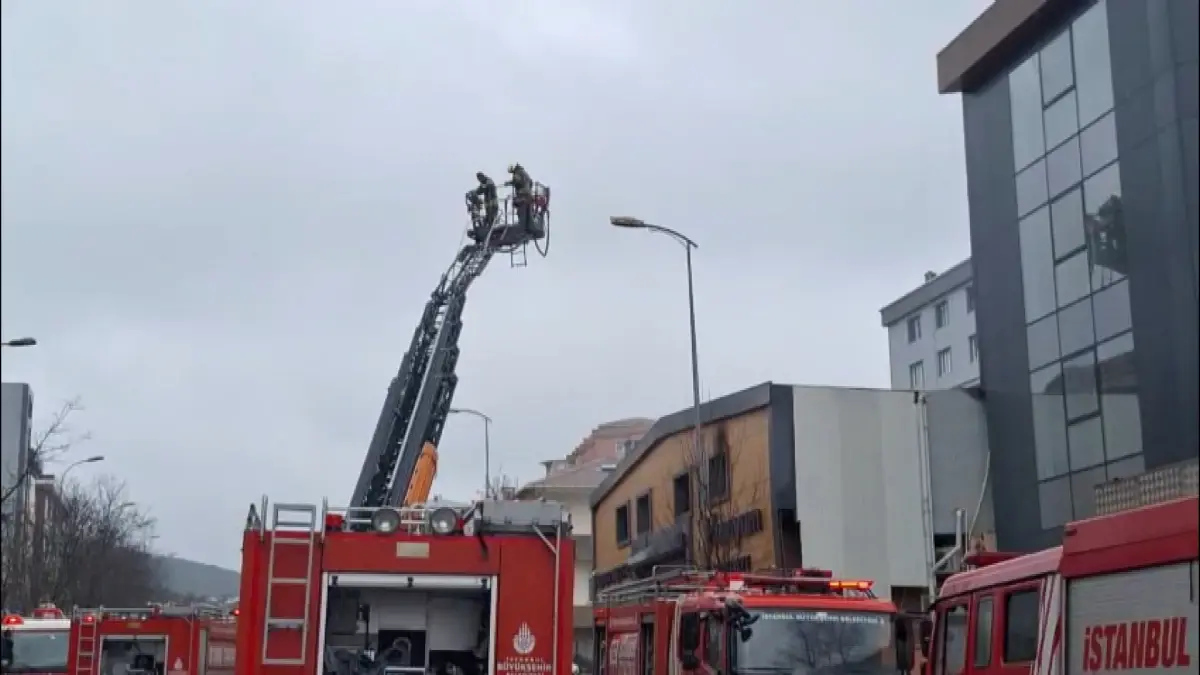 Ataşehir'deki İki Katlı İş Yerinde Çıkan Metal İşleme Yangını 1 Saatte Kontrol Altına Alındı