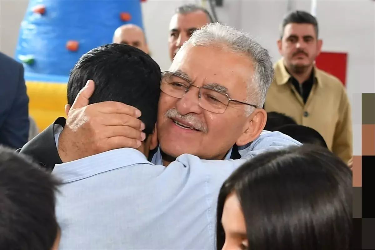 Kayseri Büyükşehir Başkanı Büyükkılıç, Sevgi Evlerinde Bayram Coşkusunu Çocuklarla Paylaştı