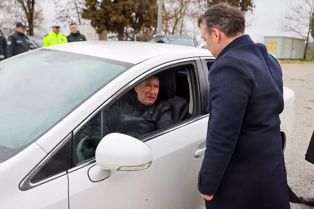 Bilecik Valisi Faik Oktay Sözer, Bayramda Emniyet ve Jandarmayı Ziyaret Etti
