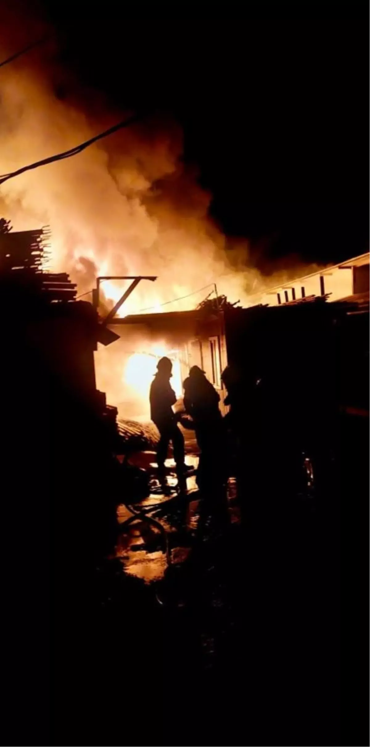 Bodrum’da İşçi Konteynerlerine Yanan Yangın Kontrol Altına Alındı