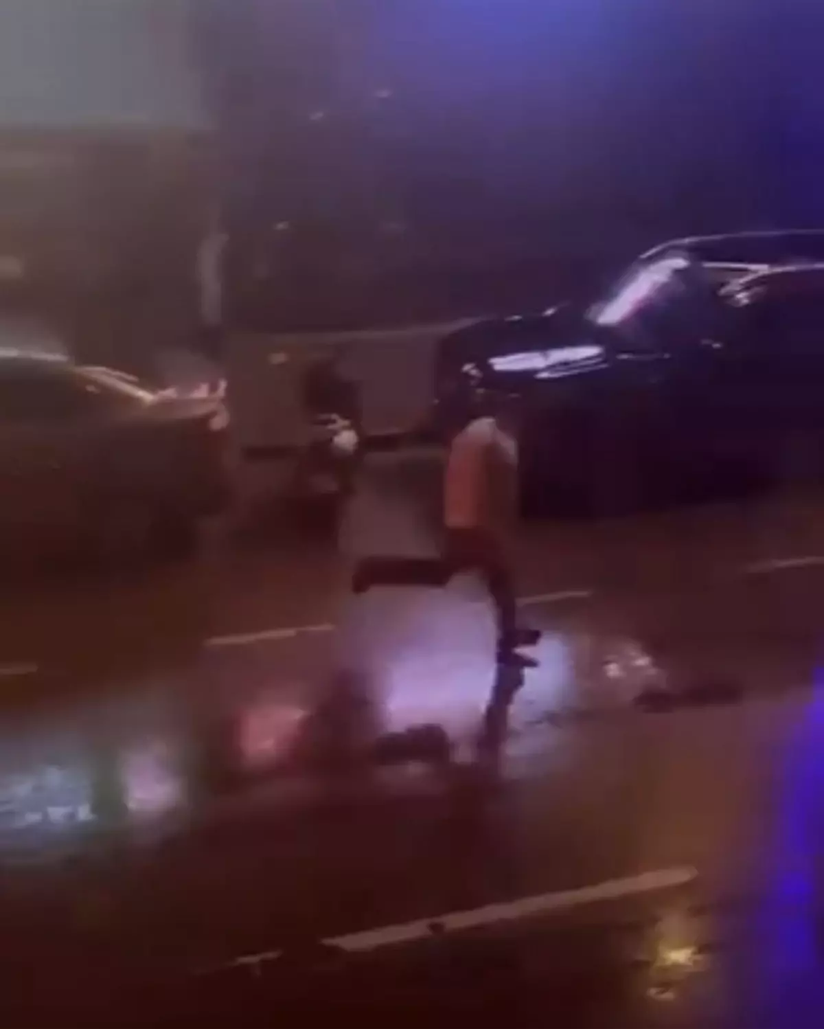 İzmit'te Cadde Ortasında Şiddetli Saldırı Görüldü