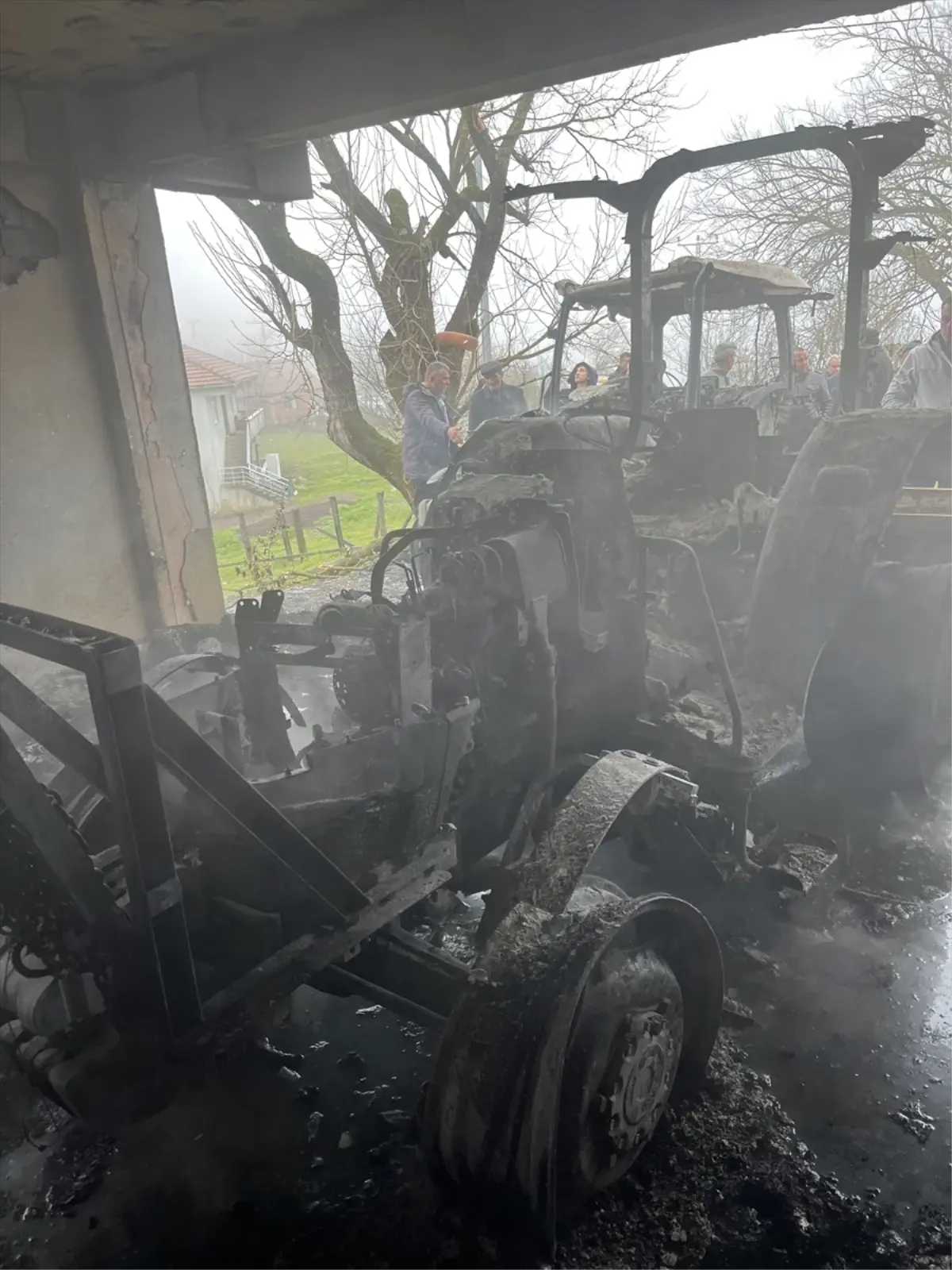 Düzce Yığılca’da Garaj Yangını Birçok Aracı Kullanılamaz Hale Getirdi