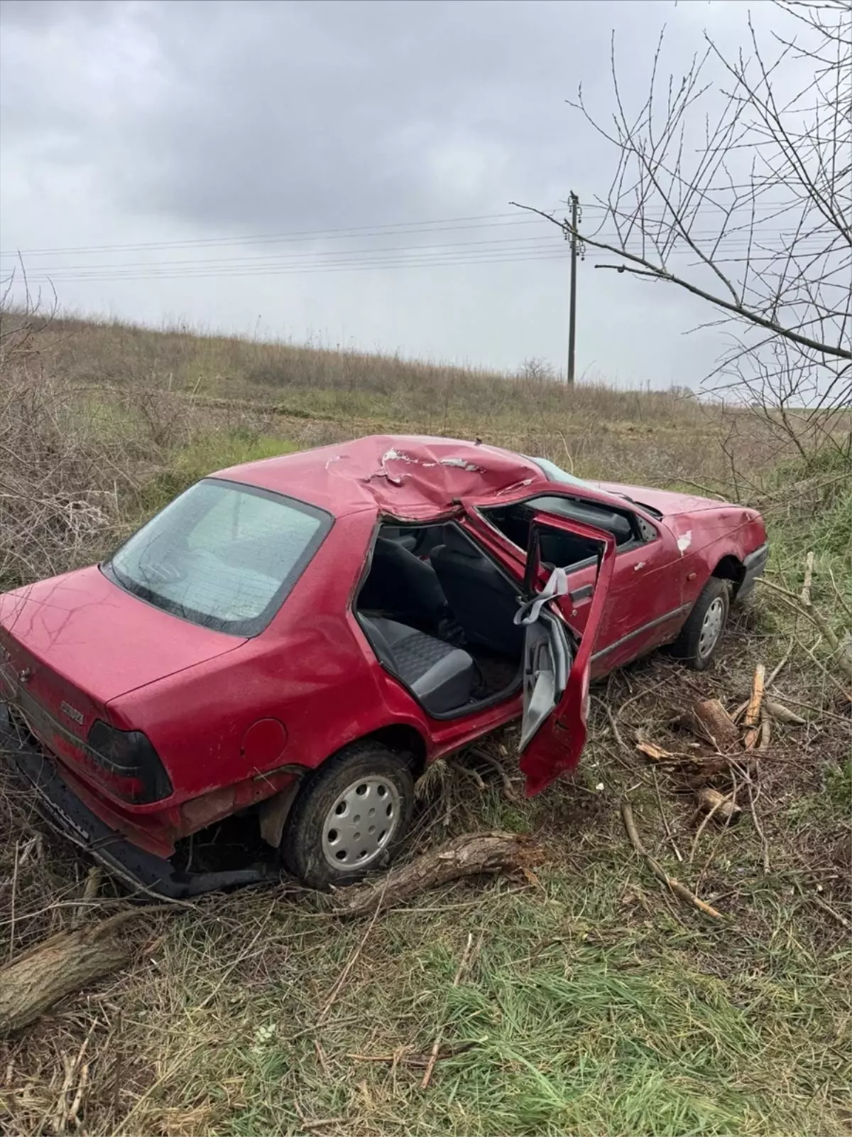 Uzunköprü'de Otomobil Devrildi: 4 Yaralı ve Jandarma Müdahalesi