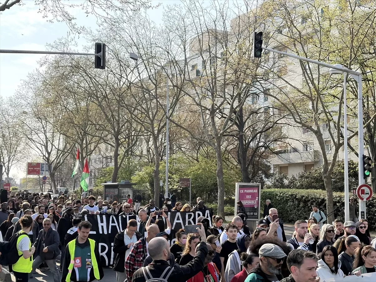 Nanterre'de Nahel Merzouk Anısına Adalet Yürüyüşü Gerçekleştirildi