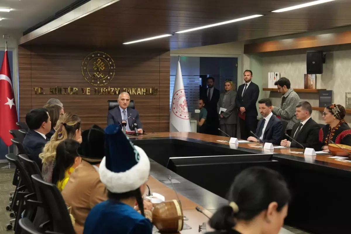 Kültür ve Turizm Bakanı Ersoy, Nevruz’da Türk Cumhuriyetleri Heyetini Karşıladı