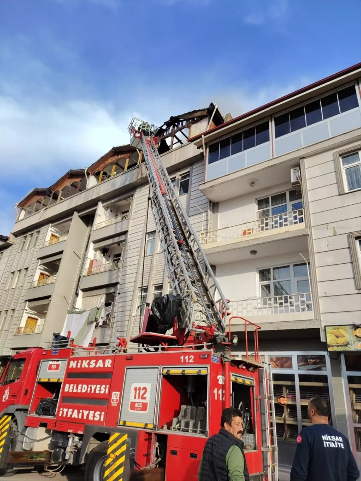 Tokat’ın Niksar İlçesinde Çatı Katı Yangını Hızla Kontrol Altına Alındı
