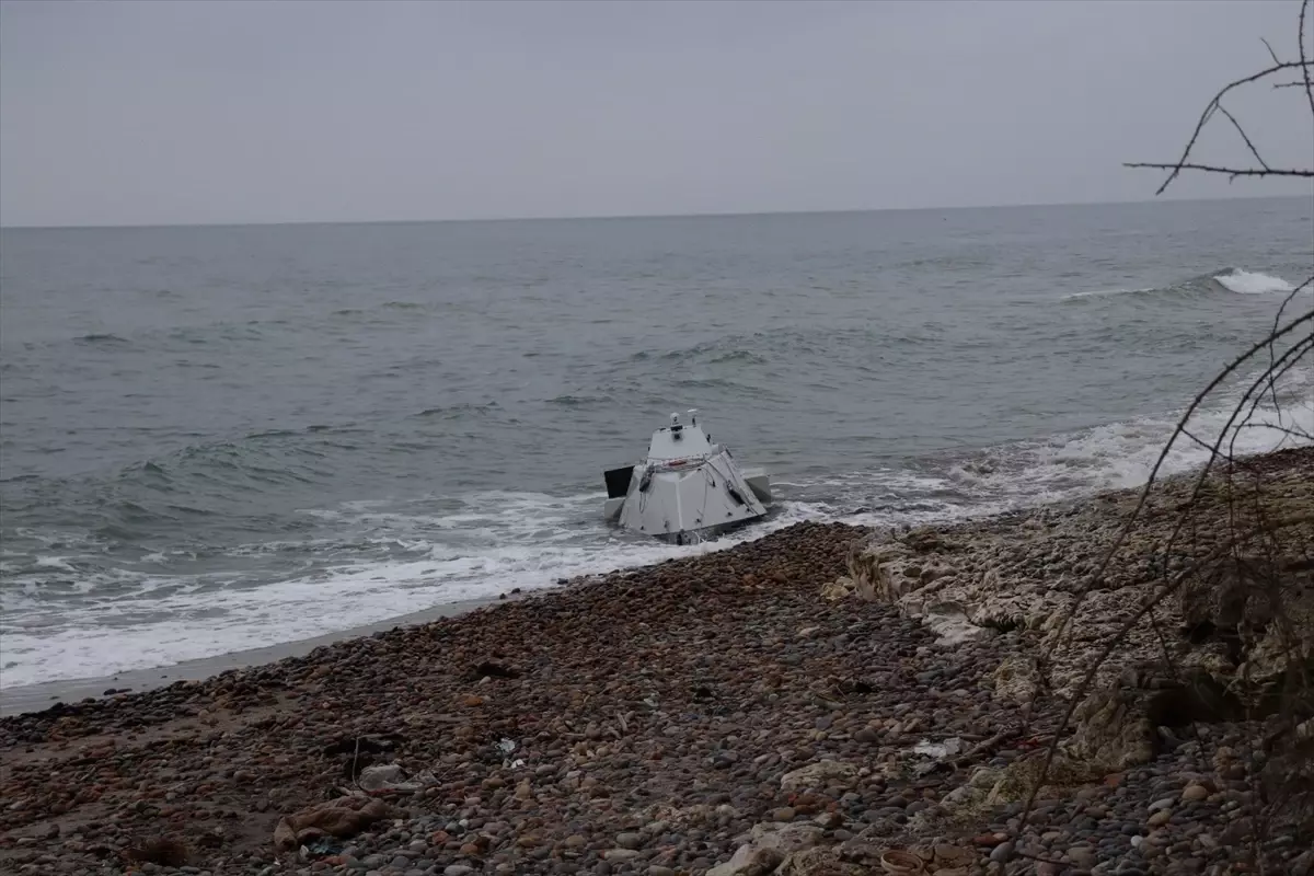 Kıyıya Vuran İnsansız Deniz Aracı Kontrollü Şekilde İmha Edildi