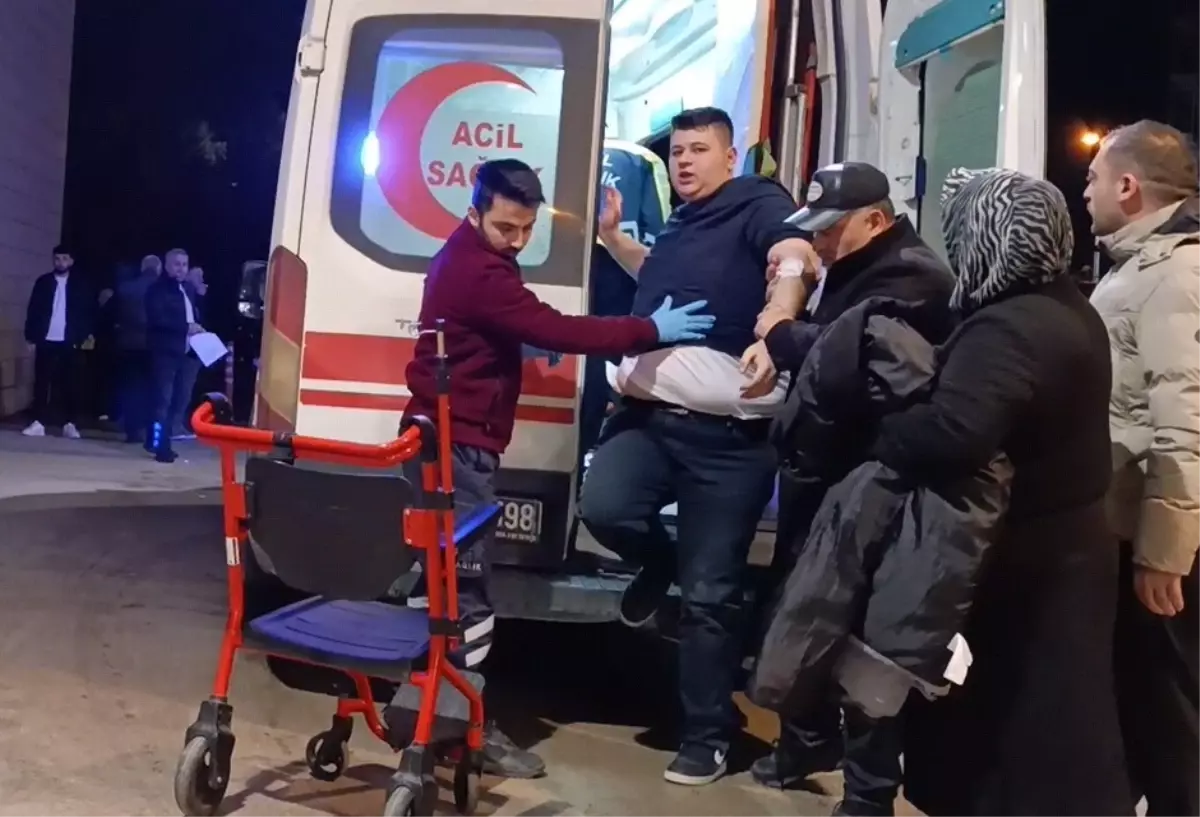 İnegöl'de Restoran’da Bıçaklı Kavga: İki Kişi Yaralandı