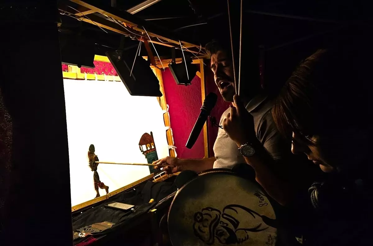 Aytuğ Çelik'ten Karagöz ve Kukla Sanatının Günümüz Yansımaları