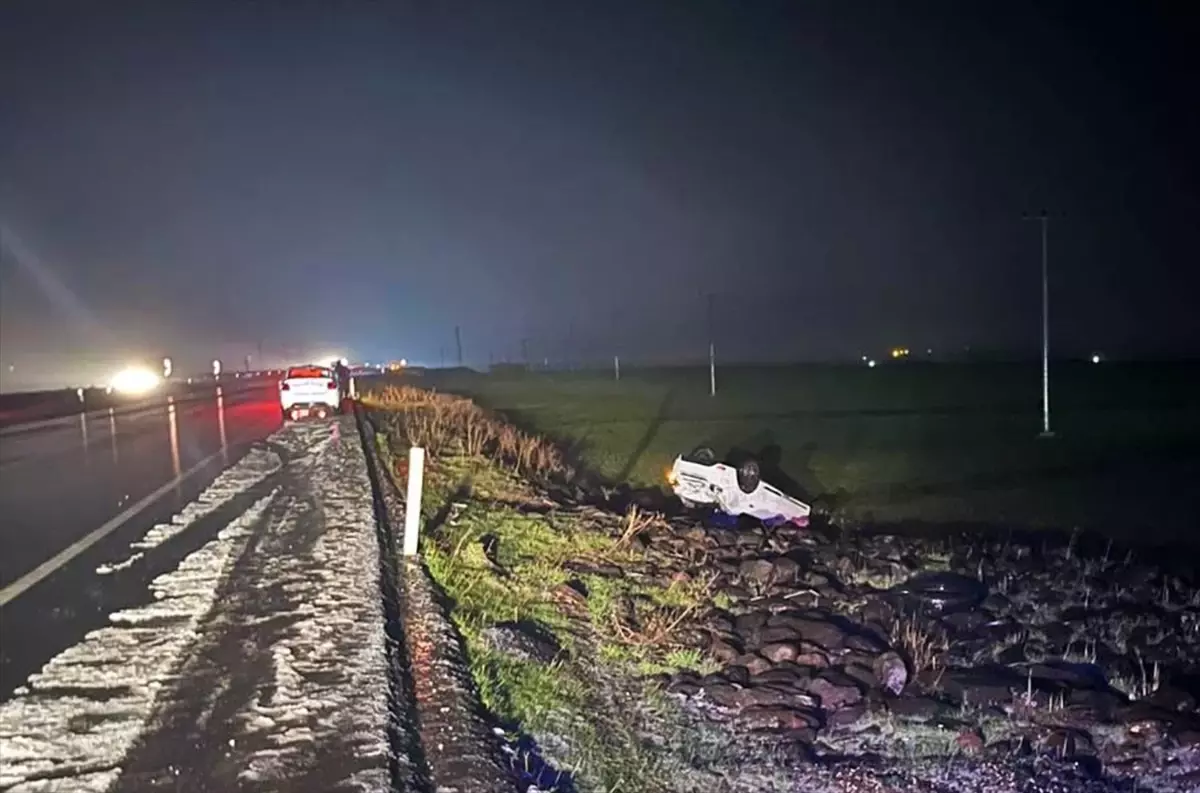 Siverek'te Devrilen Otomobilde 6 Kişi Yaralandı, Üçü Çocuk