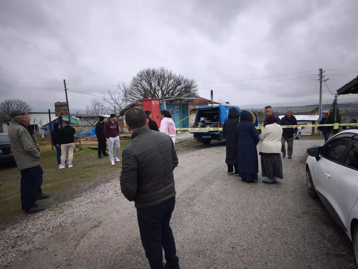 Bursa’da Aile İçinde Şiddet Olayı: 60 Yaşındaki Adam Yeğenini Bıçaklayıp Öldürdü, Kardeşi ve Damadı Ağır Yaralandı