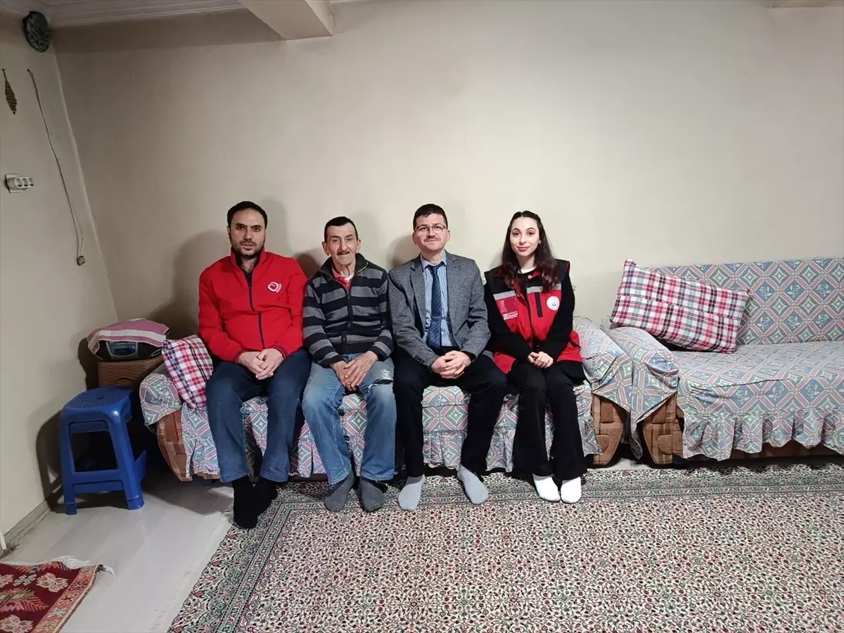 Zonguldak’ta Bayram Neşesi: Tek Başına Yaşayan Yaşlılara Sıcak Ziyaretler
