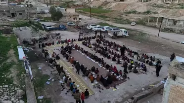 İHH gönüllüleri dağıtımda