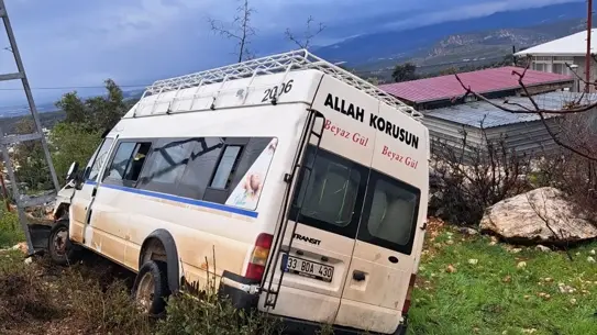 Kaza sonrası elektrik direği