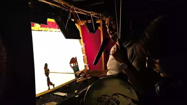 Güncel bir Karagöz gösterisinin sahne görüntüsü