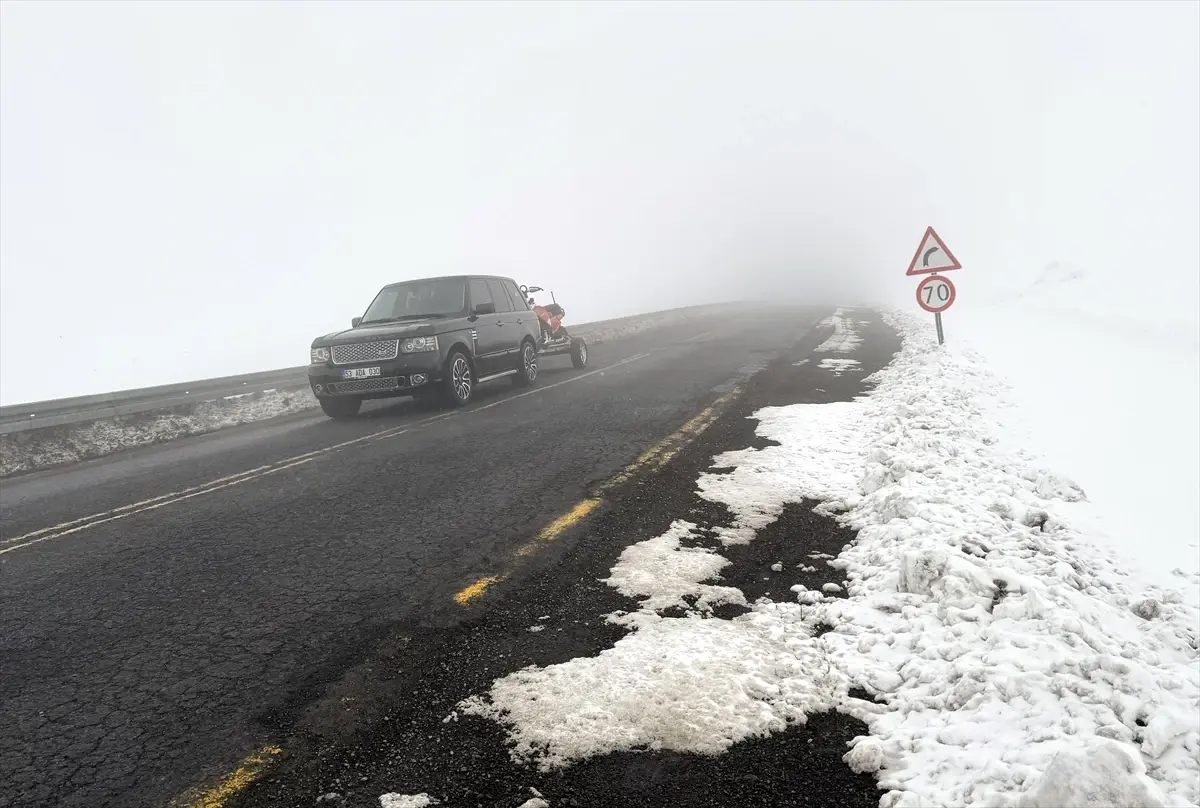 Karla Kaplı Taşlıçay Köyünde Ramazan Bayramı Coşkusu