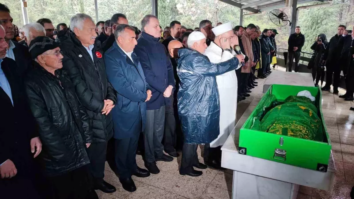 Adana’da AK Parti İl Başkanı Tamer Dağlı’nın annesi Gülcan Dağlı toprağa verildi