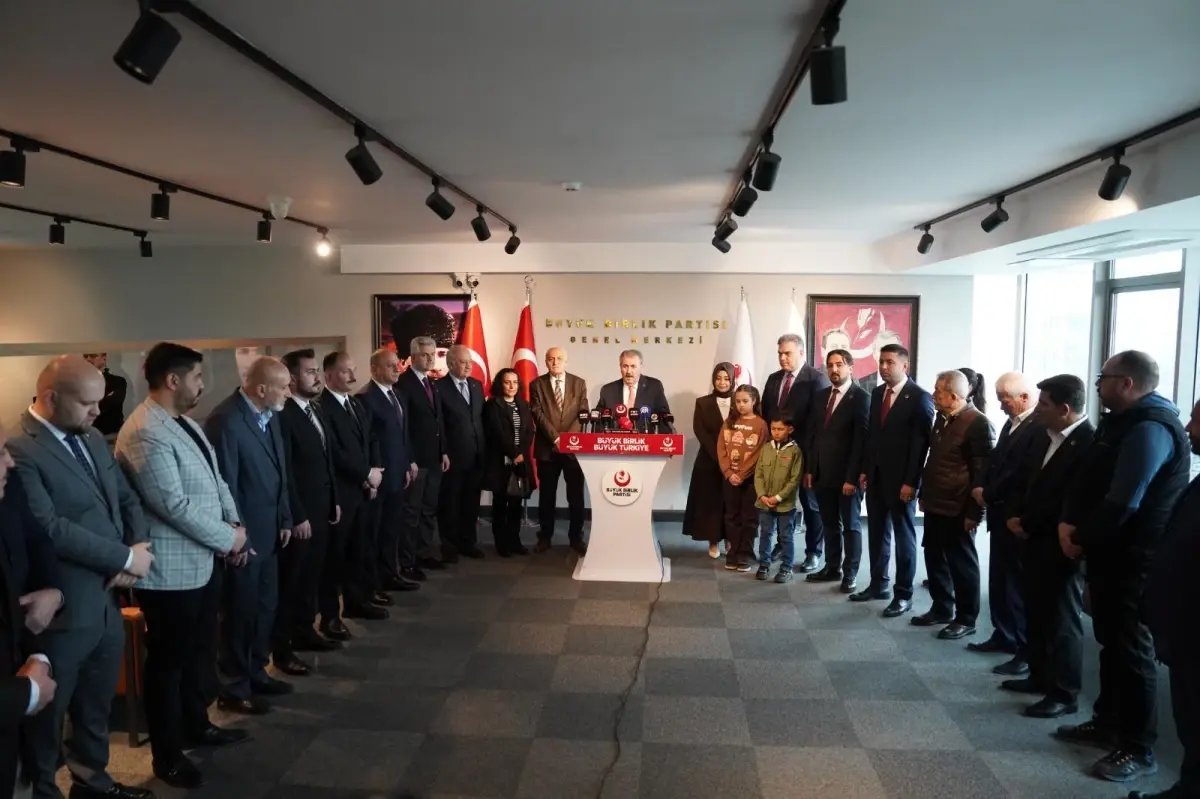 Destici: İran'daki okul saldırısında yaşanan çocuk katliamını unutmayacağız