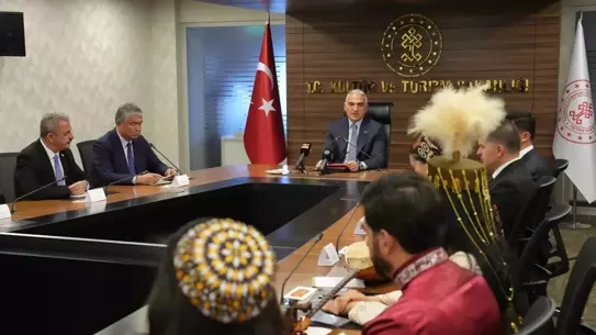 Nevruz töreninde konuşma yapan Bakan Ersoy