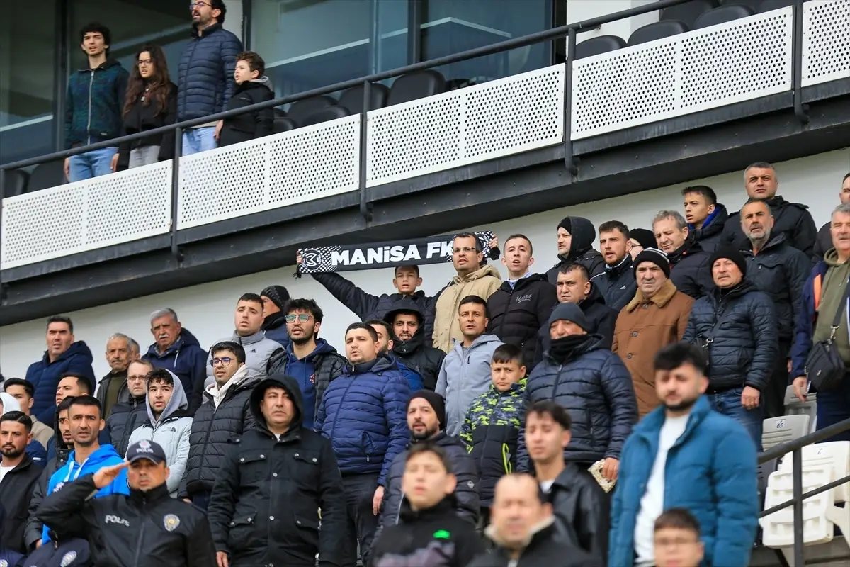 Sivasspor, Manisa FK'yi Deplasmanda 1-0 Yenerek Üçüncü Haftada Galibiyetini Aldı