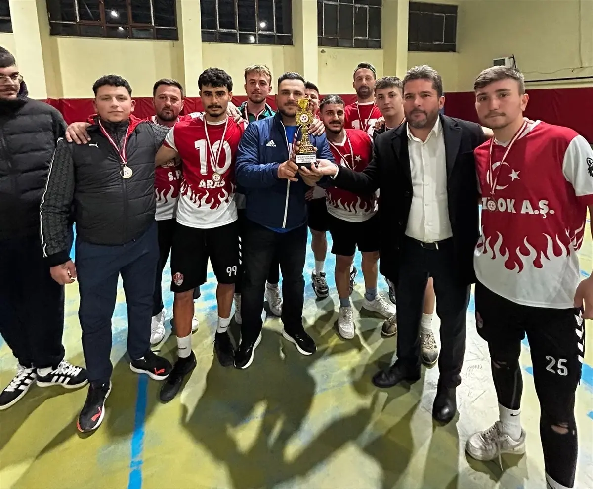 Real Çardak, Lapseki Futsal Turnuvası’nda Şampiyonluğa Uzandı