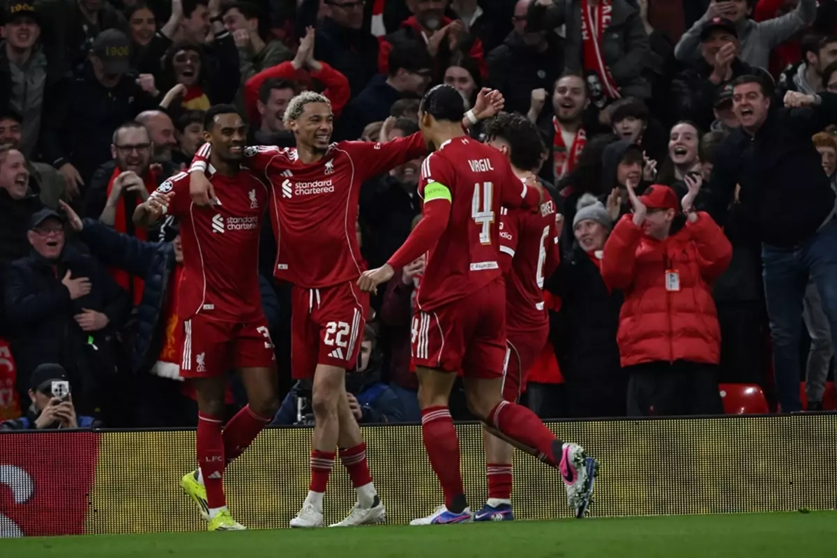 Brighton-Liverpool Maçında 15 Dakika Gecikme: Trafik Kazası Maçı Erteledi