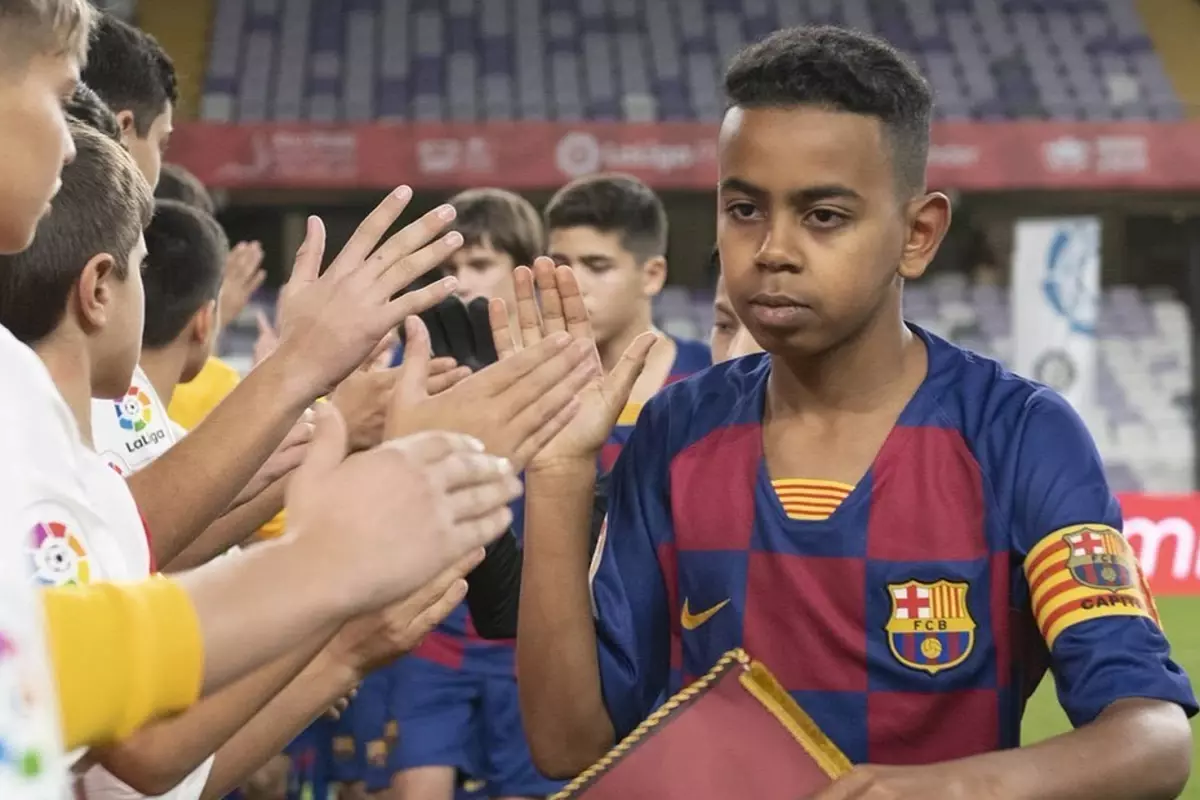 Lamine Yamal: Barcelona’nın Yeni Parlayan Yıldızı Çocukluk Anılarıyla Gündemde